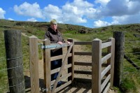 Warren leaves Betsy hanging at the kissing gate
